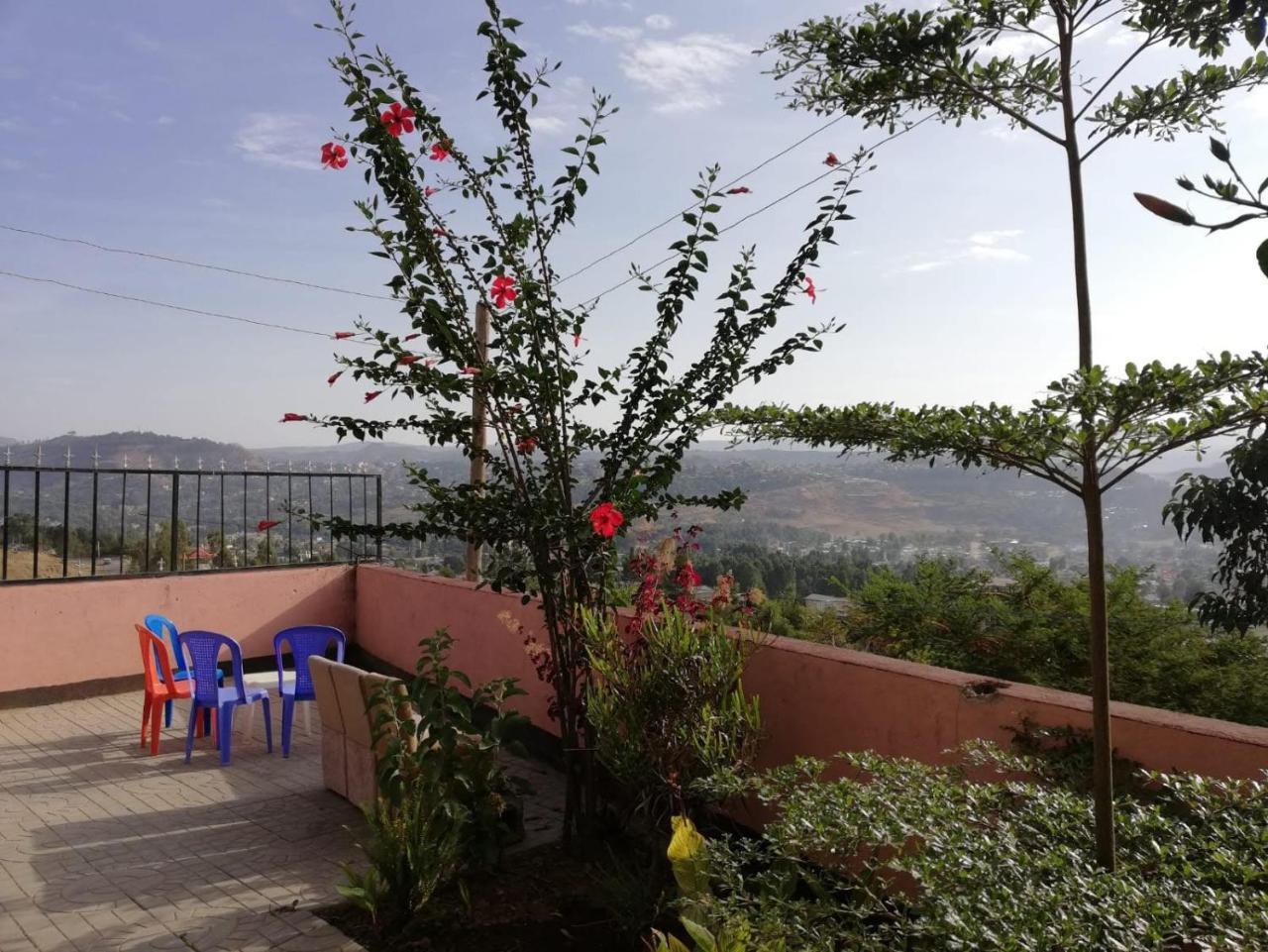 Gondar Backpackers Ostello Esterno foto